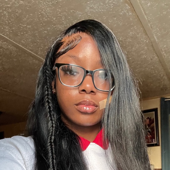 Meet your Posher, Danielle - Picture 1 of 1